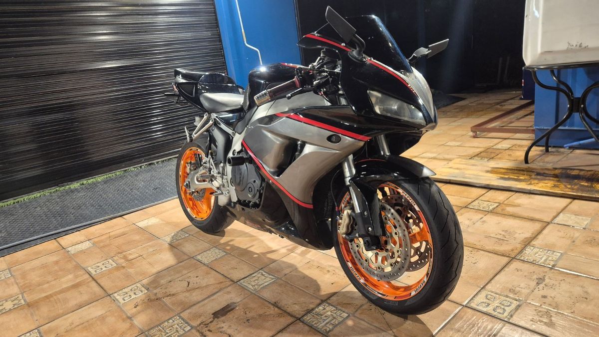 혼다 CBR 1000 RR 7