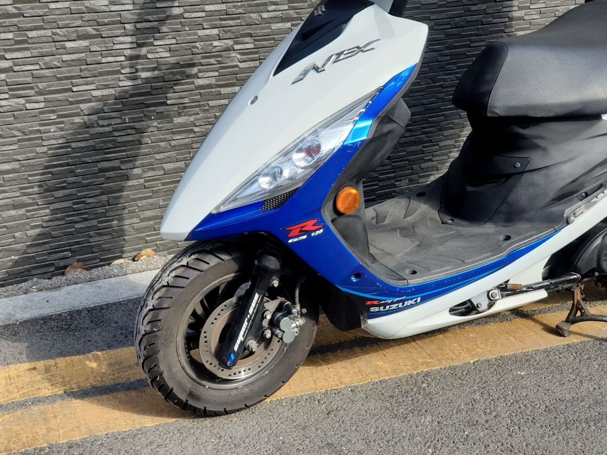 스즈키 GSR 125 NEX 17