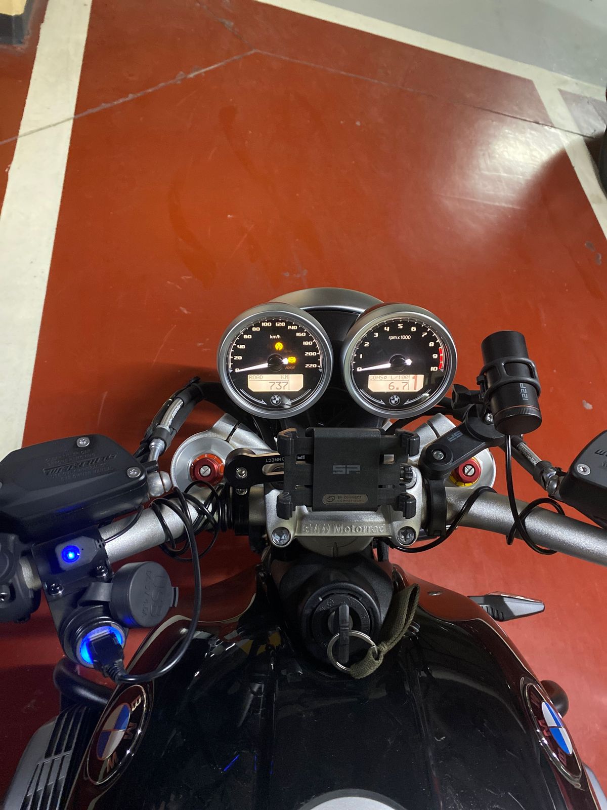 BMW R nine T  5