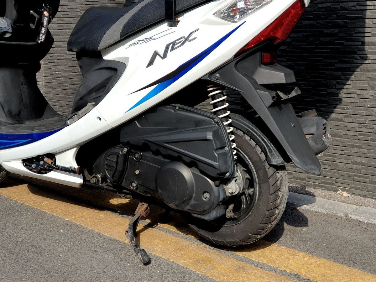 스즈키 GSR 125 NEX 19
