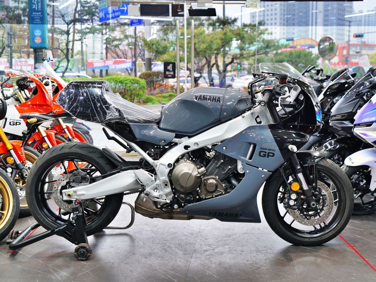 야마하 XSR 900 GP 27
