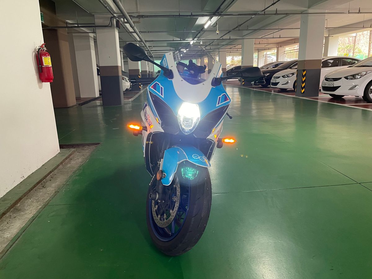 스즈키 GSX R 1000 ABS more