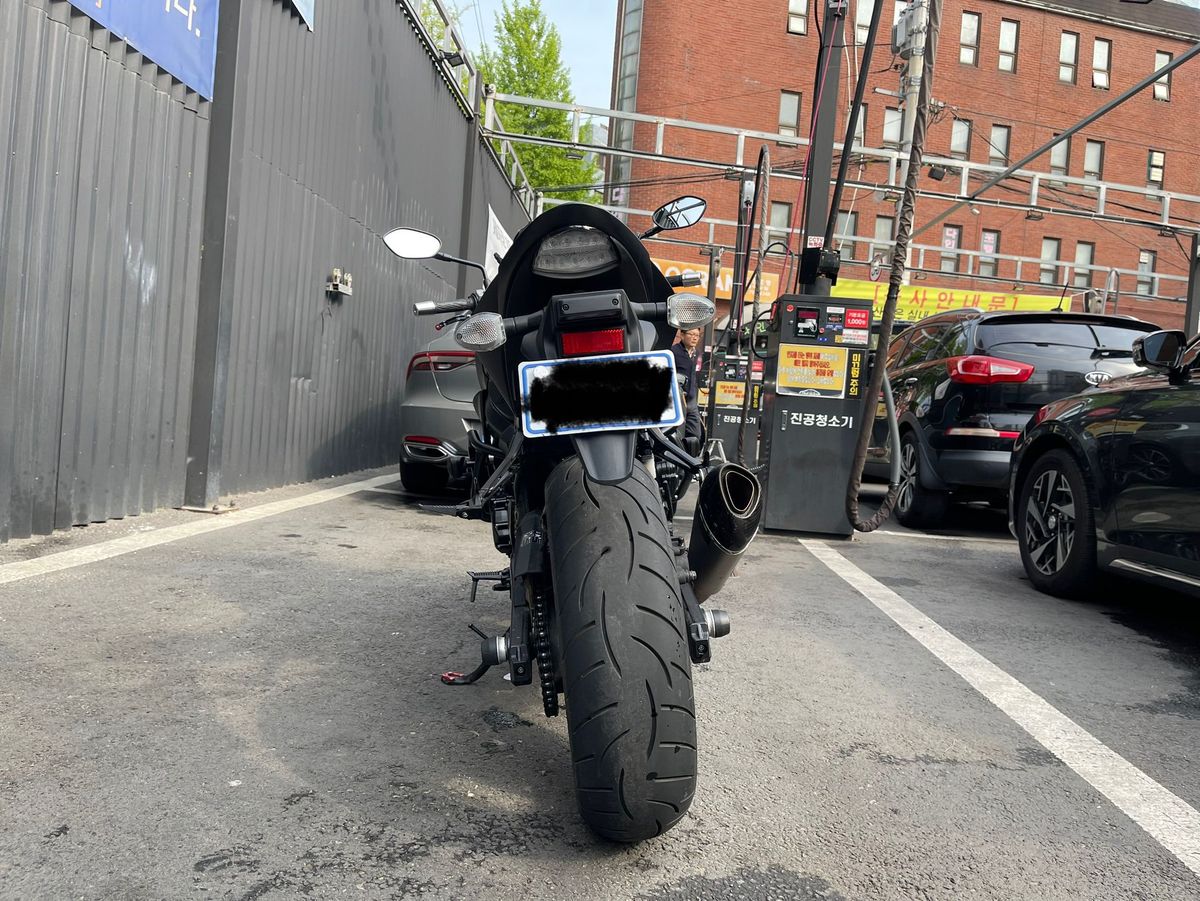 스즈키 GSX S 750 4