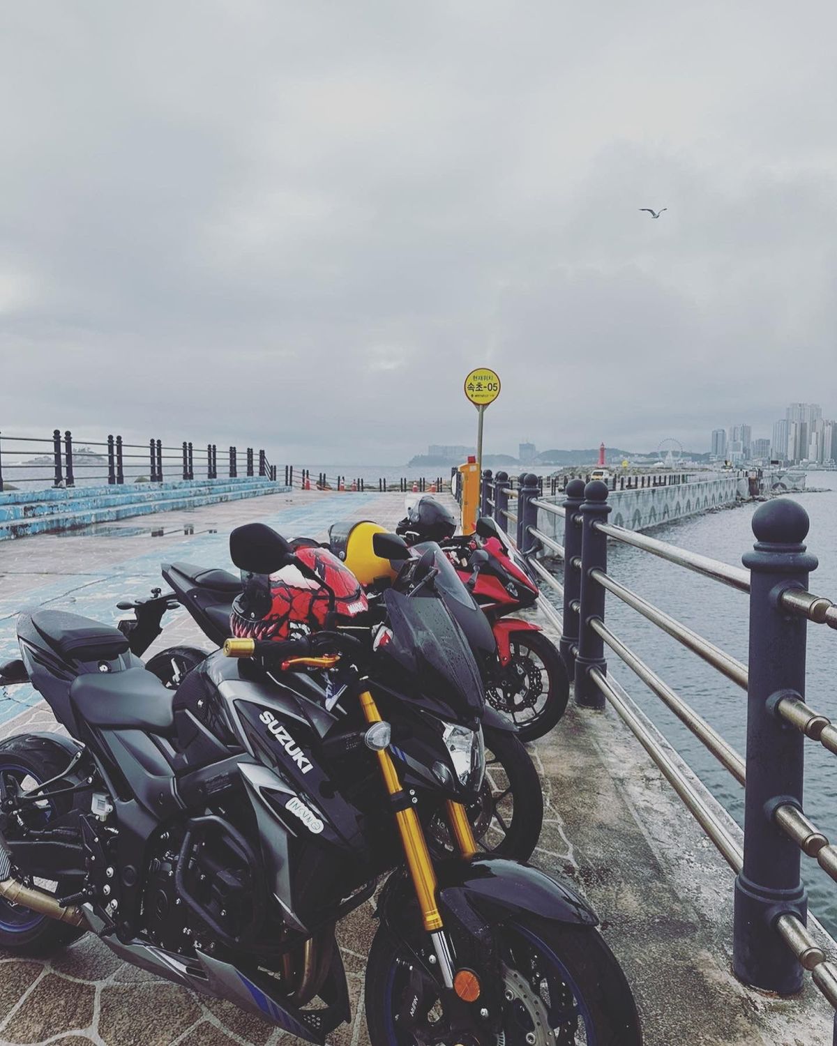 스즈키 GSX S 750 11