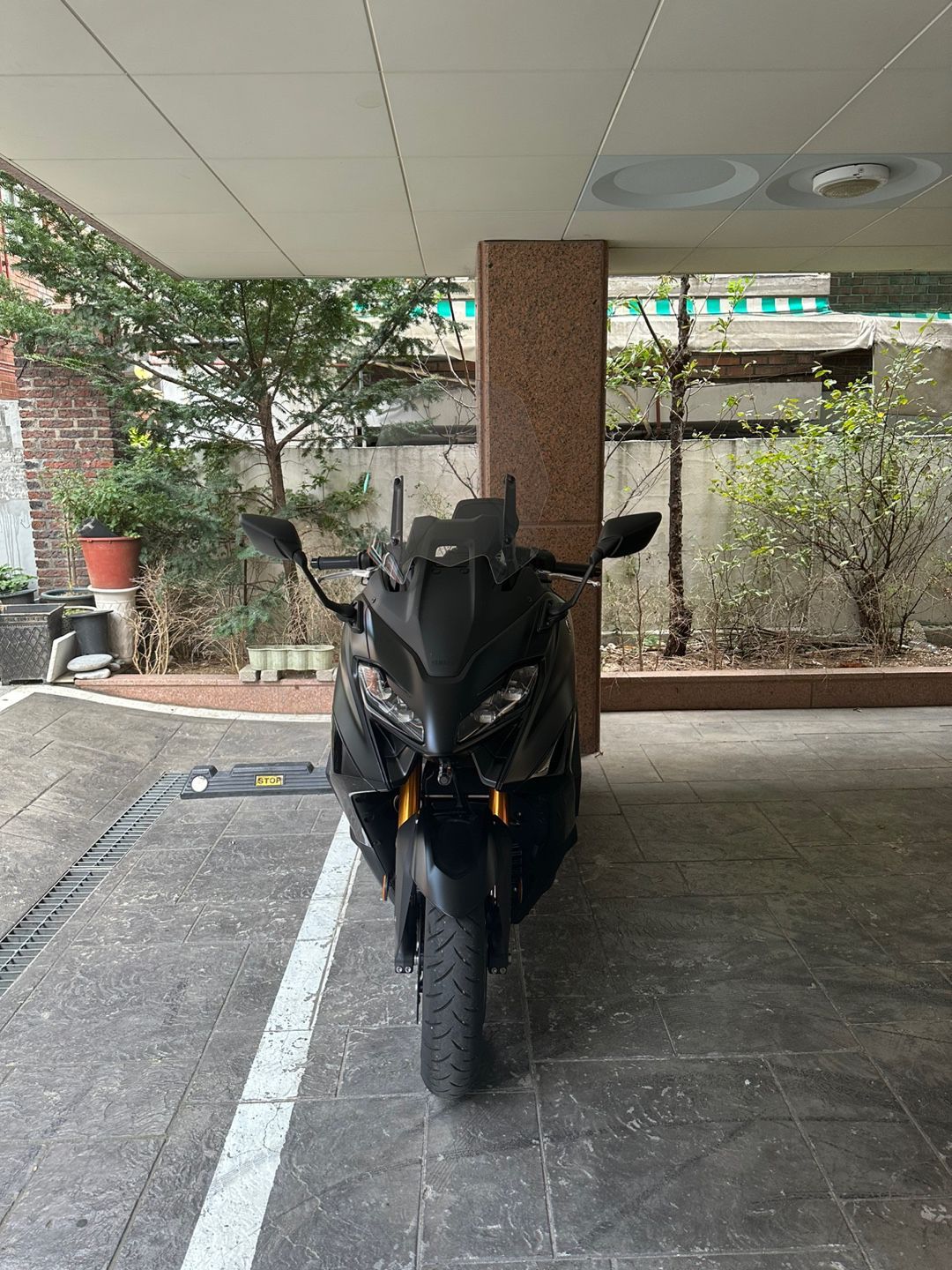 야마하 TMAX 560 more