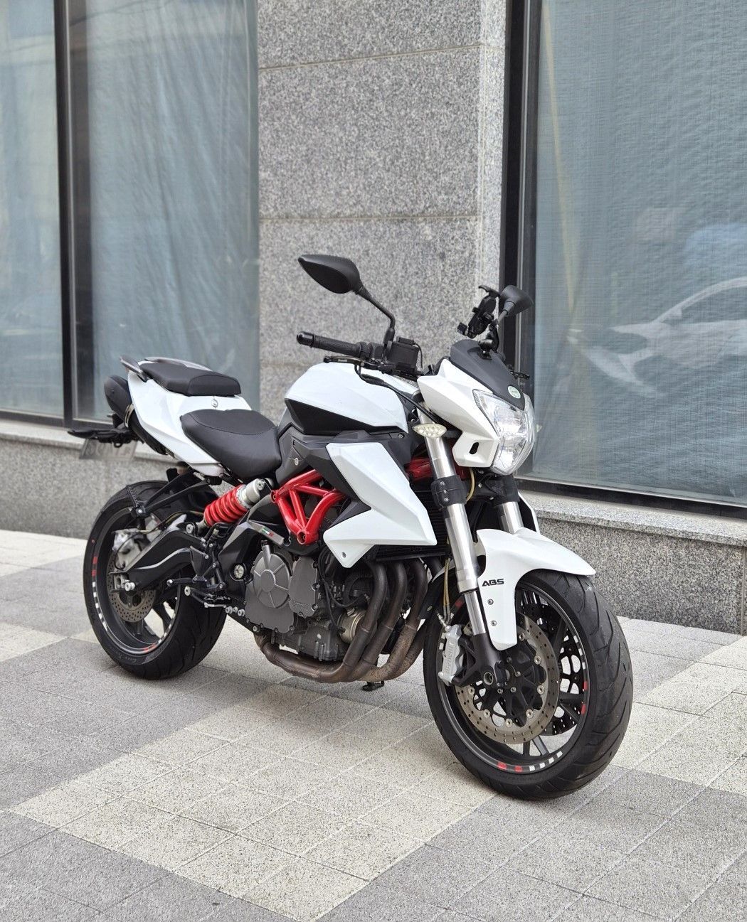 베넬리 TNT 600 I main