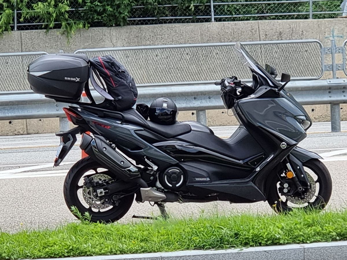 야마하 TMAX 560 main