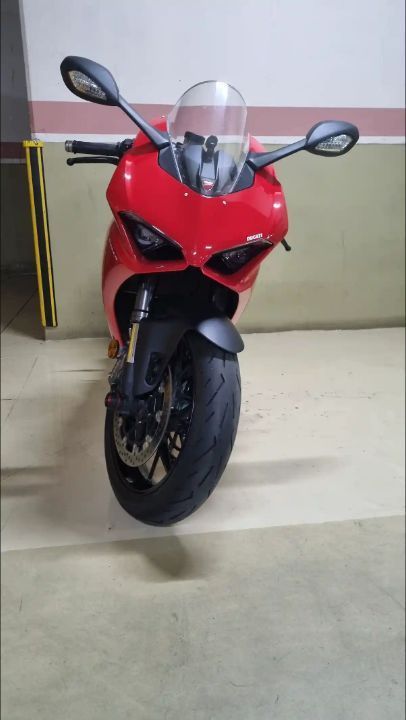 두카티 파니갈레 V2 main