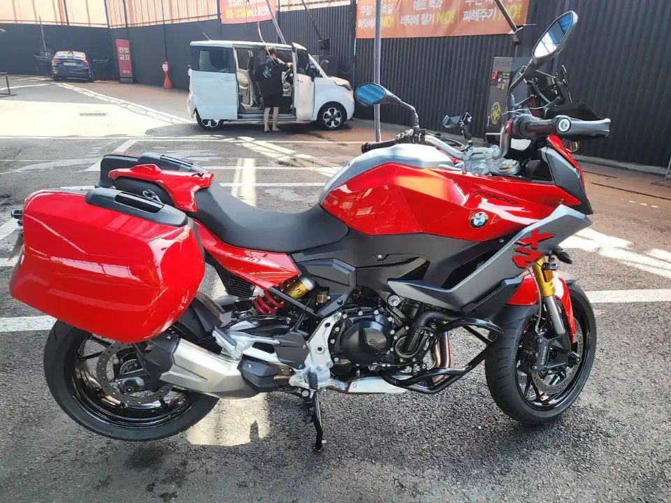 BMW F 900 XR main