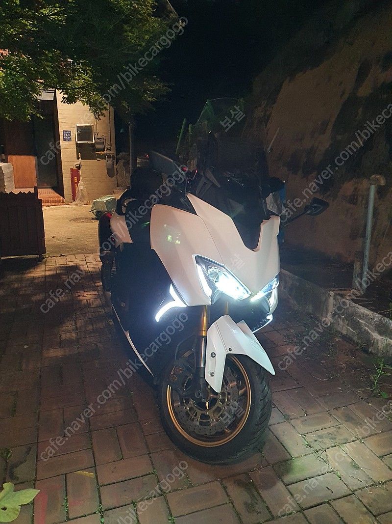 야마하 TMAX DX 32