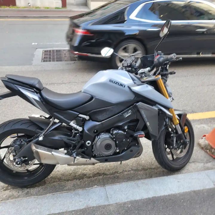 스즈키 GSX S 1000 main