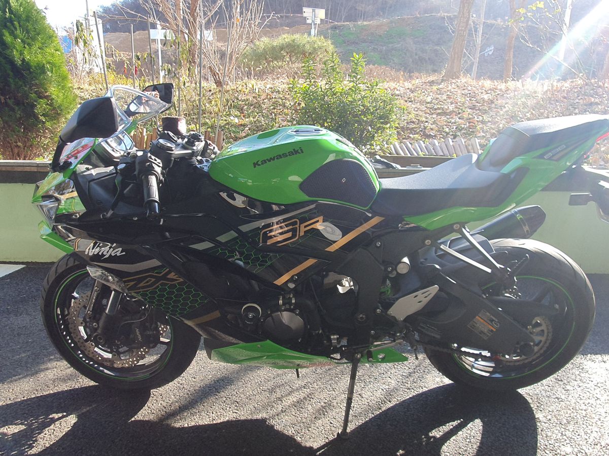 가와사키 닌자 ZX-6R main