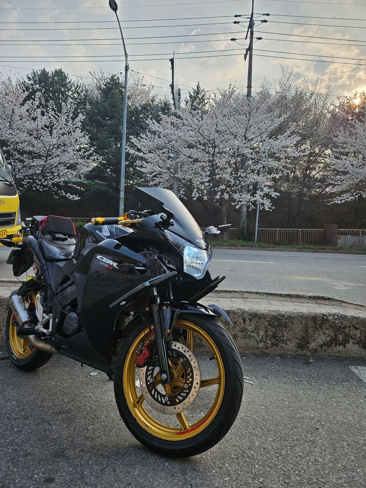 혼다 CBR 125 R thumb 2