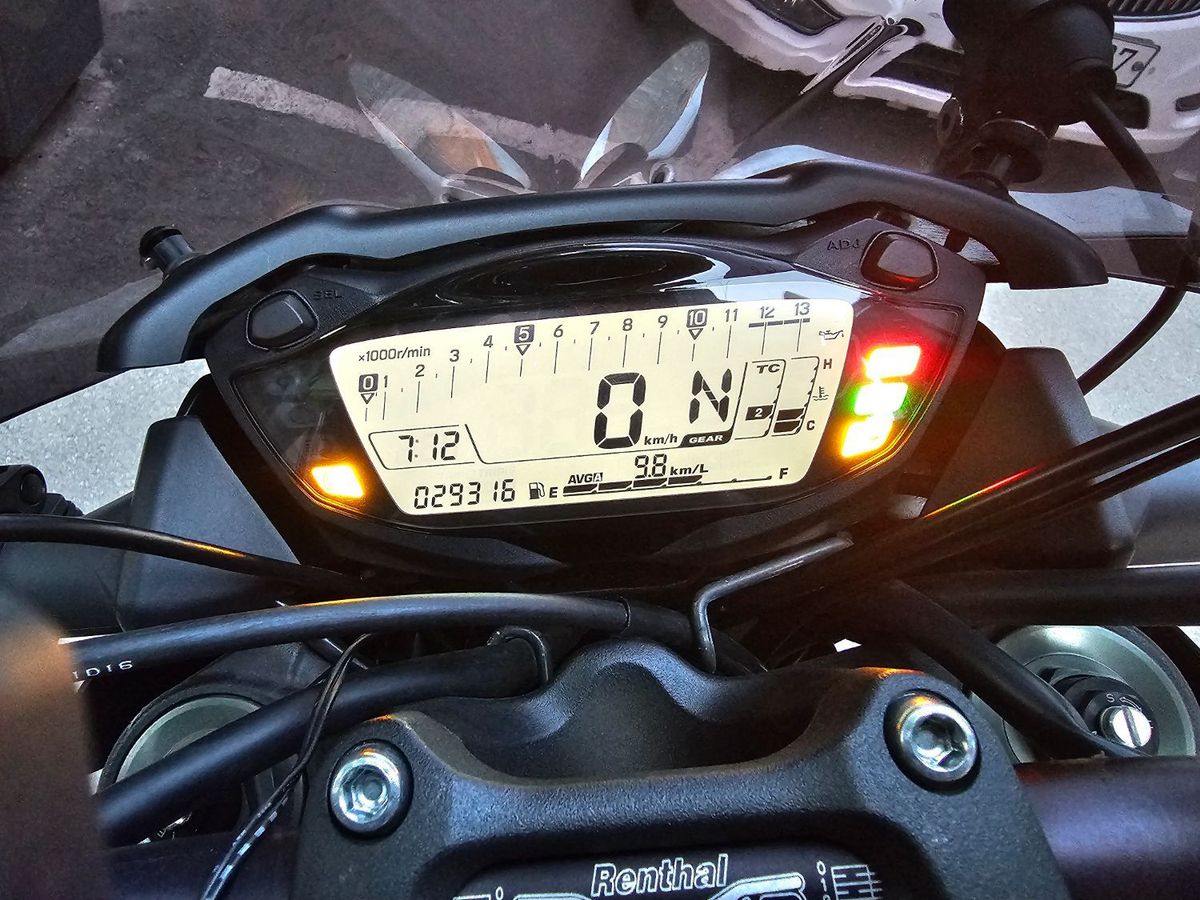 스즈키 GSX S 1000 8
