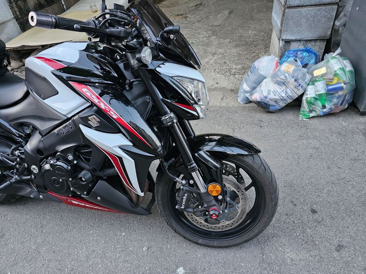 스즈키 GSX S 1000 5
