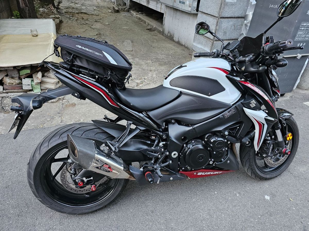 스즈키 GSX S 1000 4