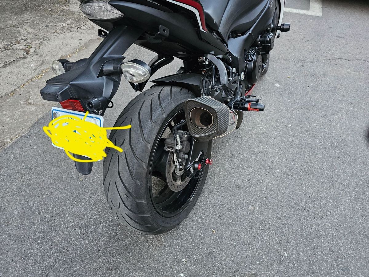 스즈키 GSX S 1000 9