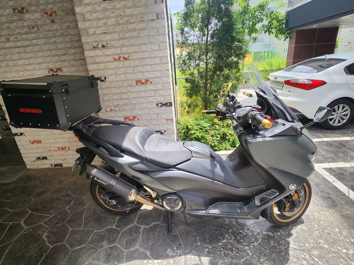 야마하 TMAX 560 main