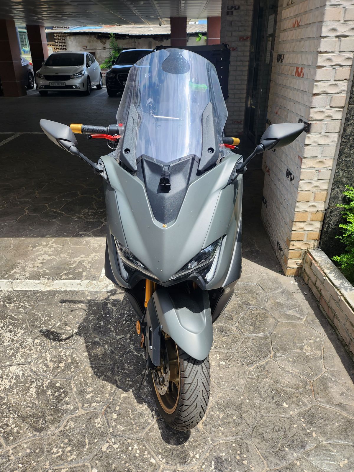 야마하 TMAX 560 more