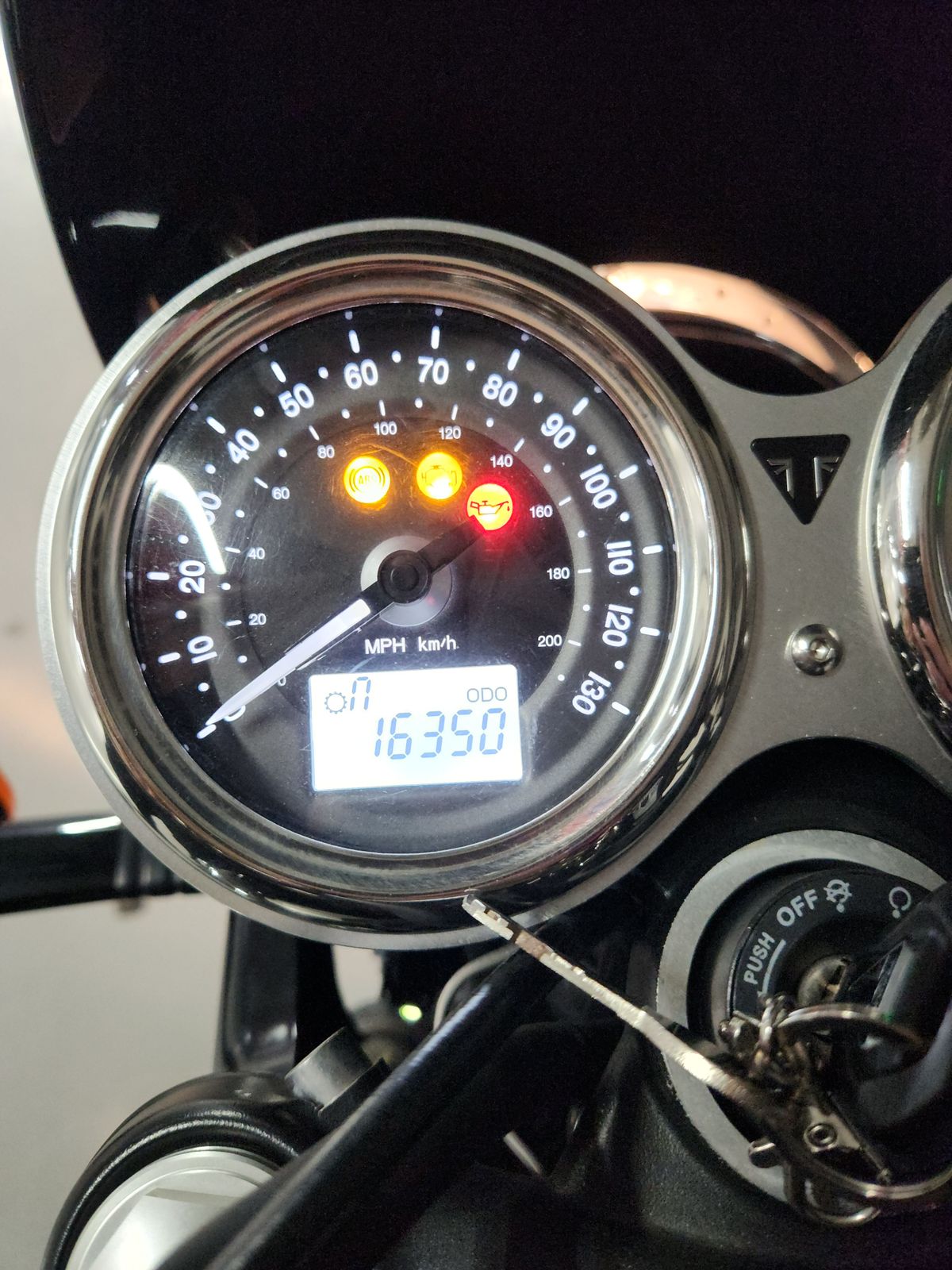 트라이엄프 본네빌 T120 블랙 5