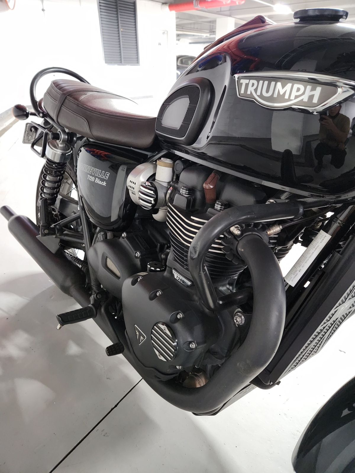 트라이엄프 본네빌 T120 블랙 7