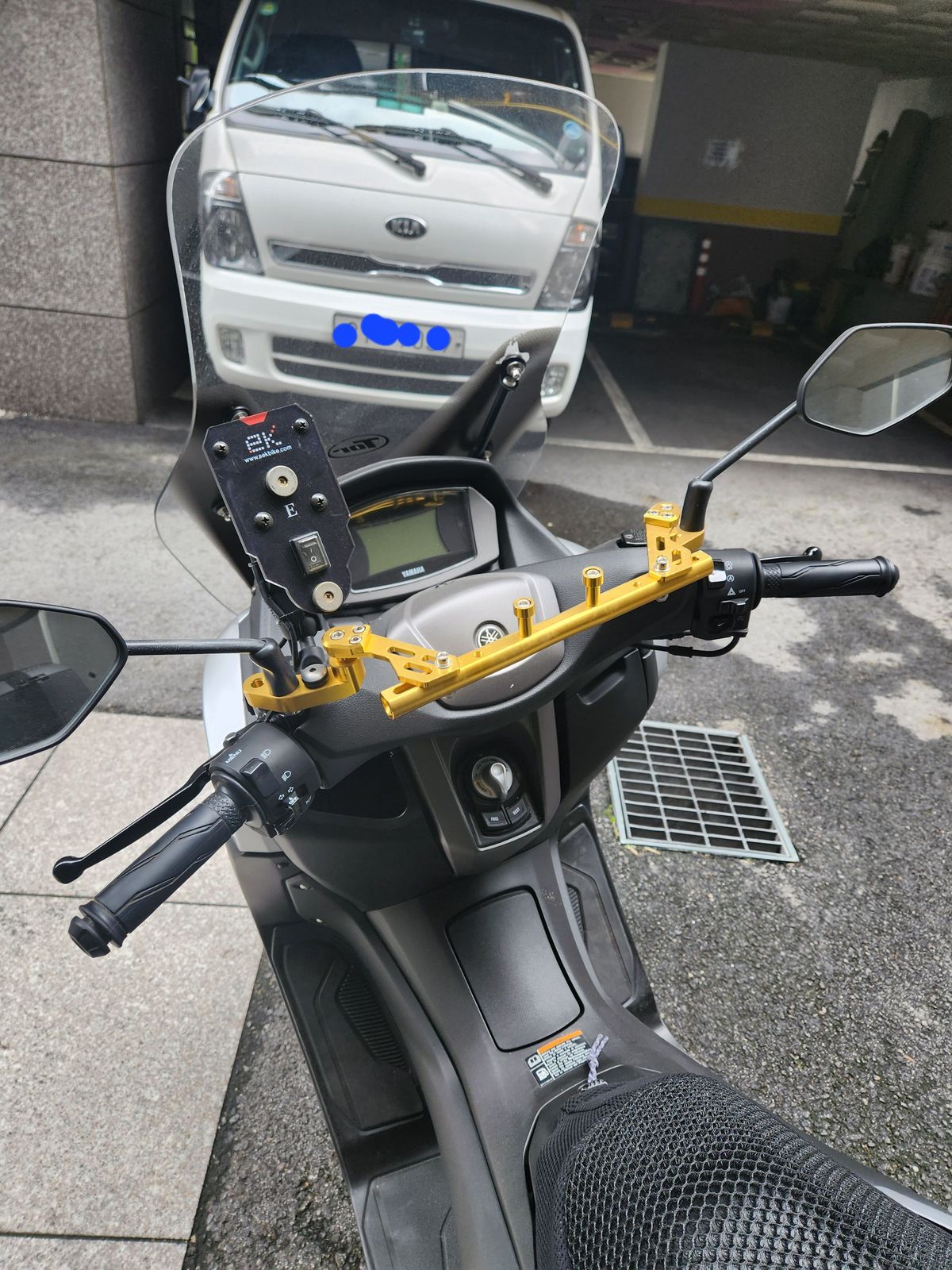 야마하 NMAX 125 10
