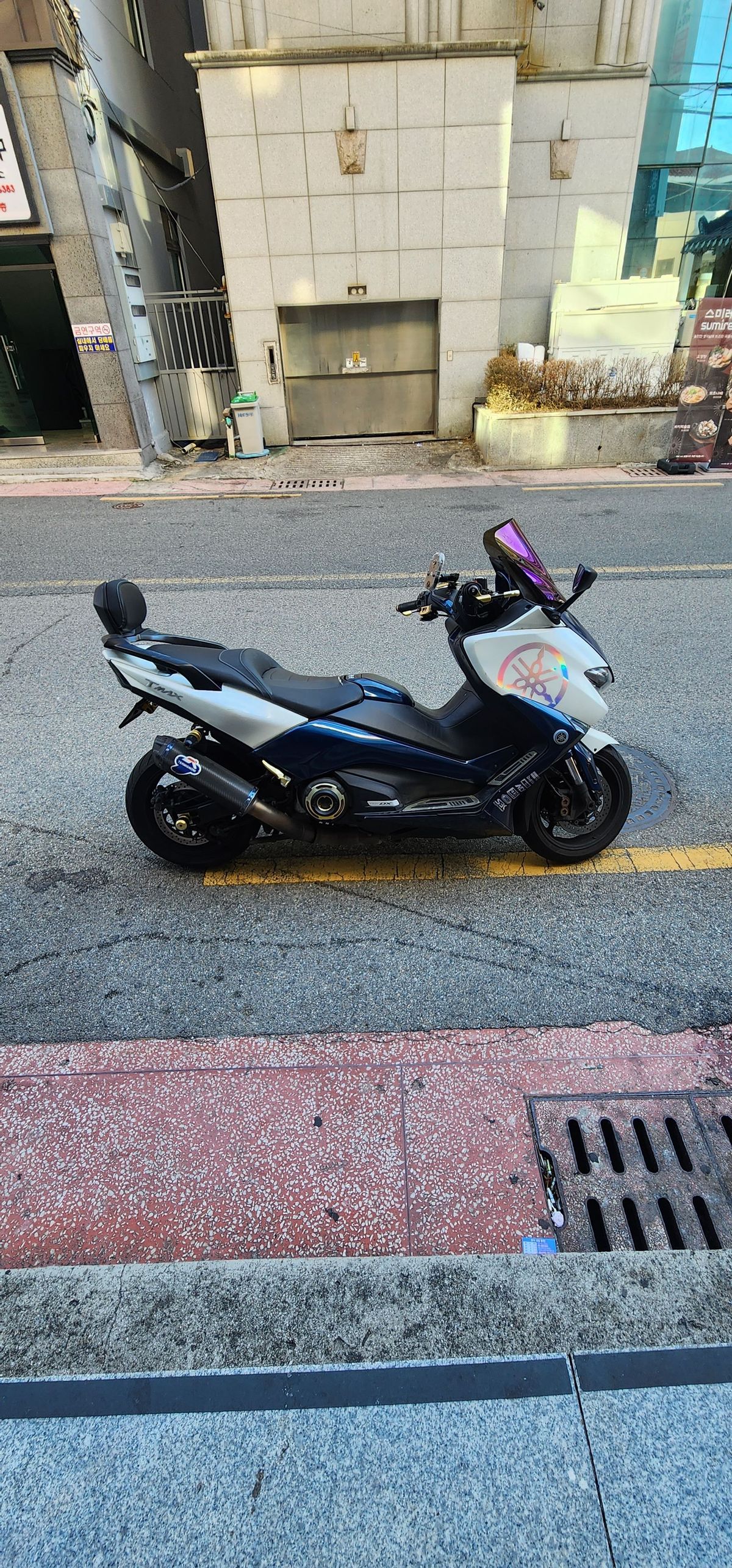 야마하 TMAX DX main