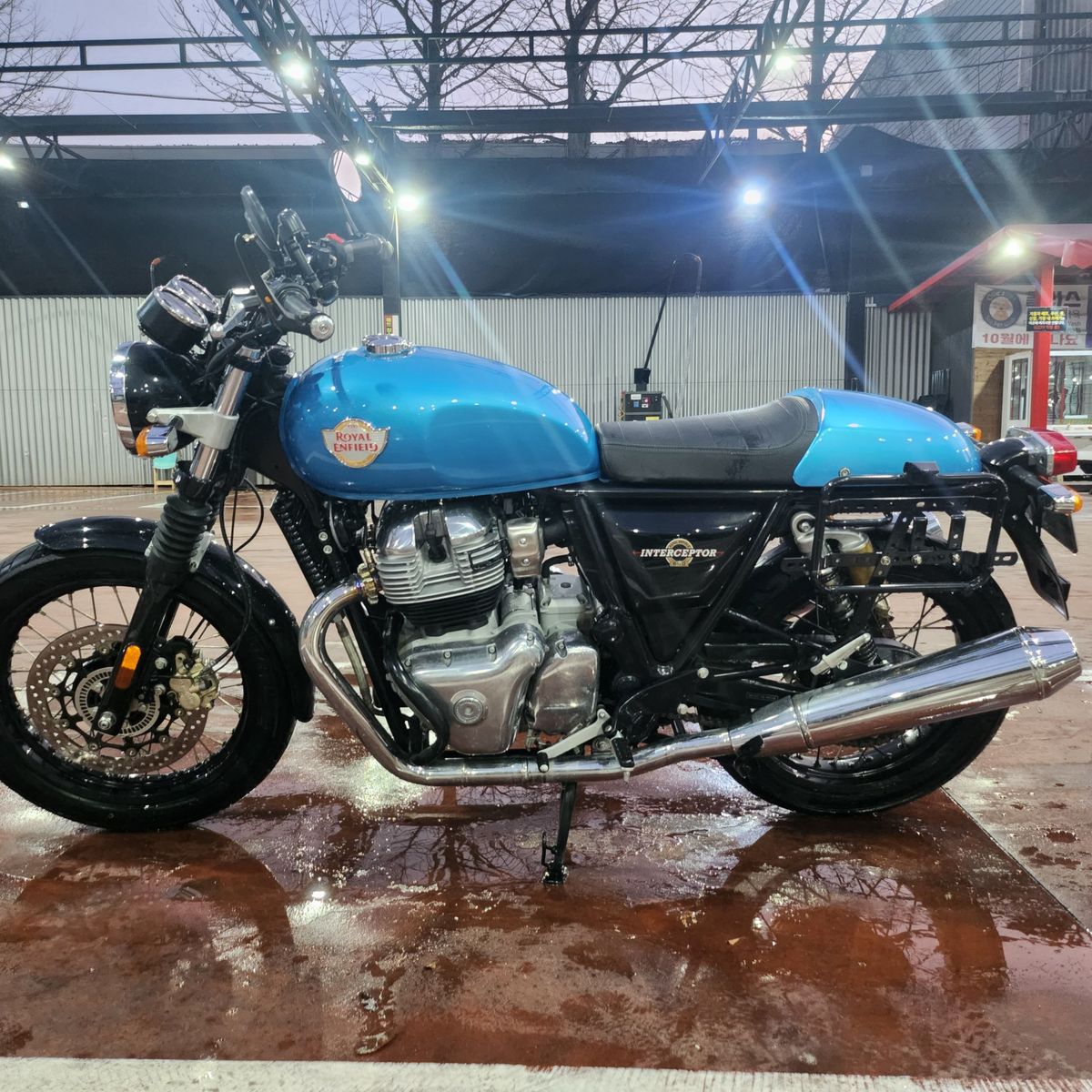 로얄엔필드 인터셉터 650 main