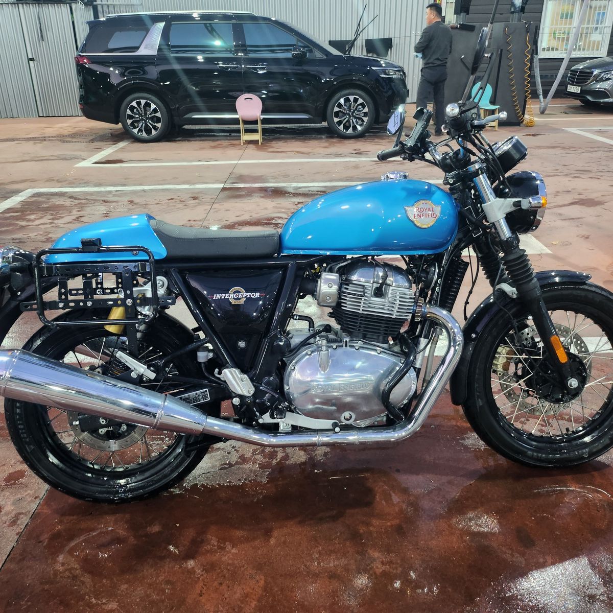 로얄엔필드 인터셉터 650 more