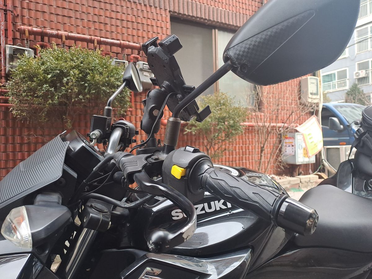 스즈키 GSX S 125 more