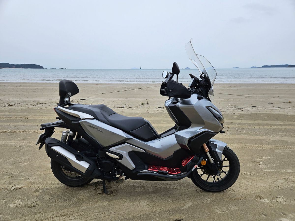 혼다 ADV 350 more