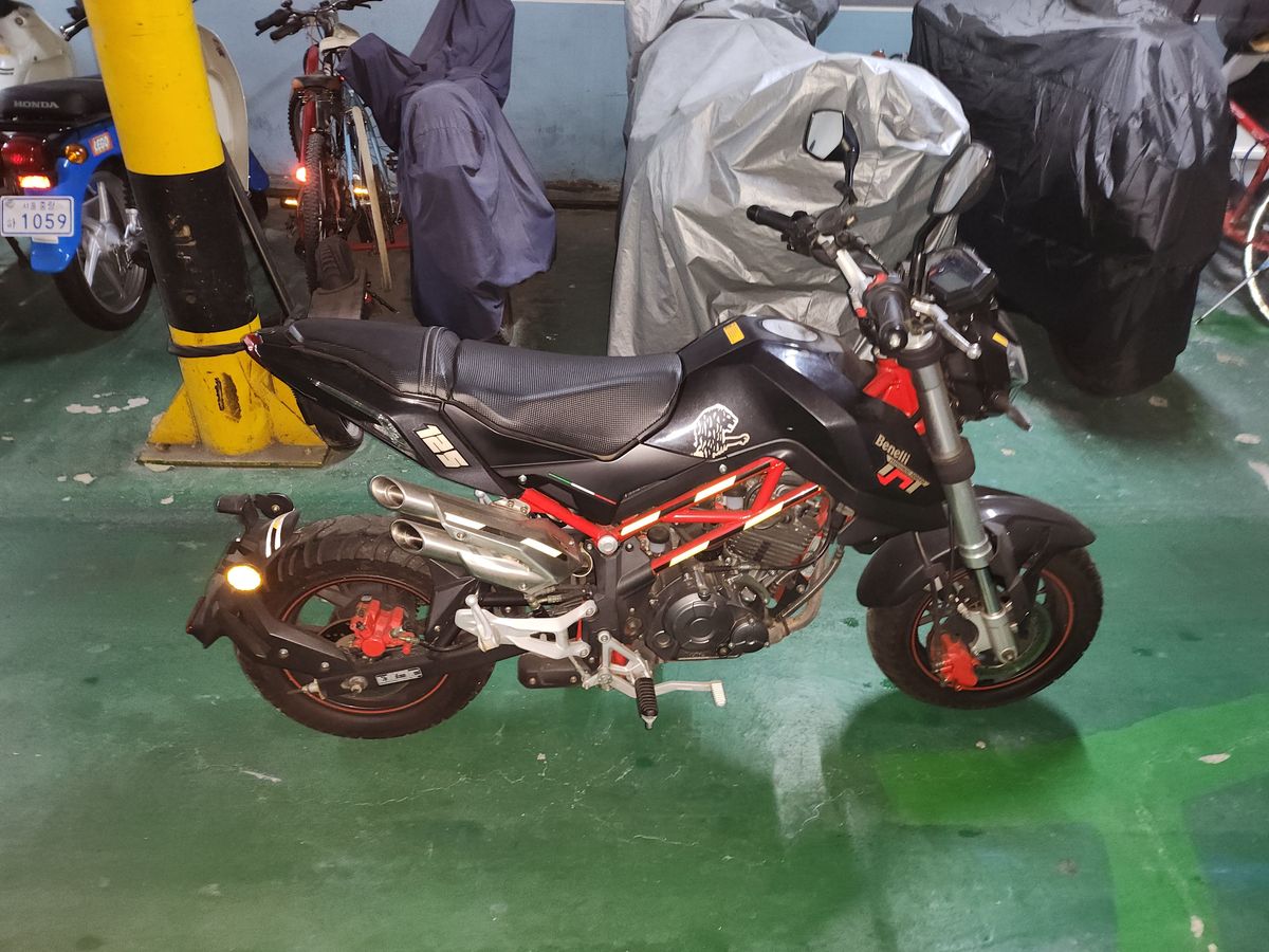 베넬리 TNT 125 more