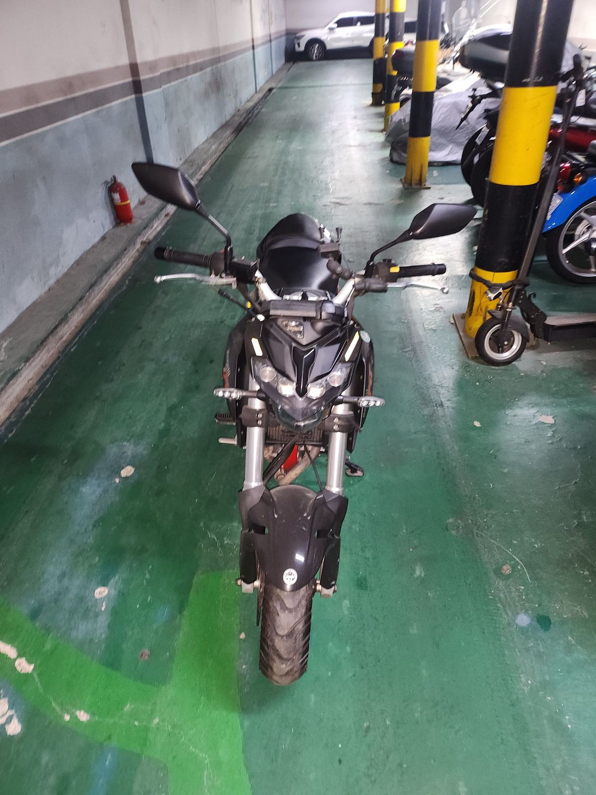 베넬리 TNT 125 main