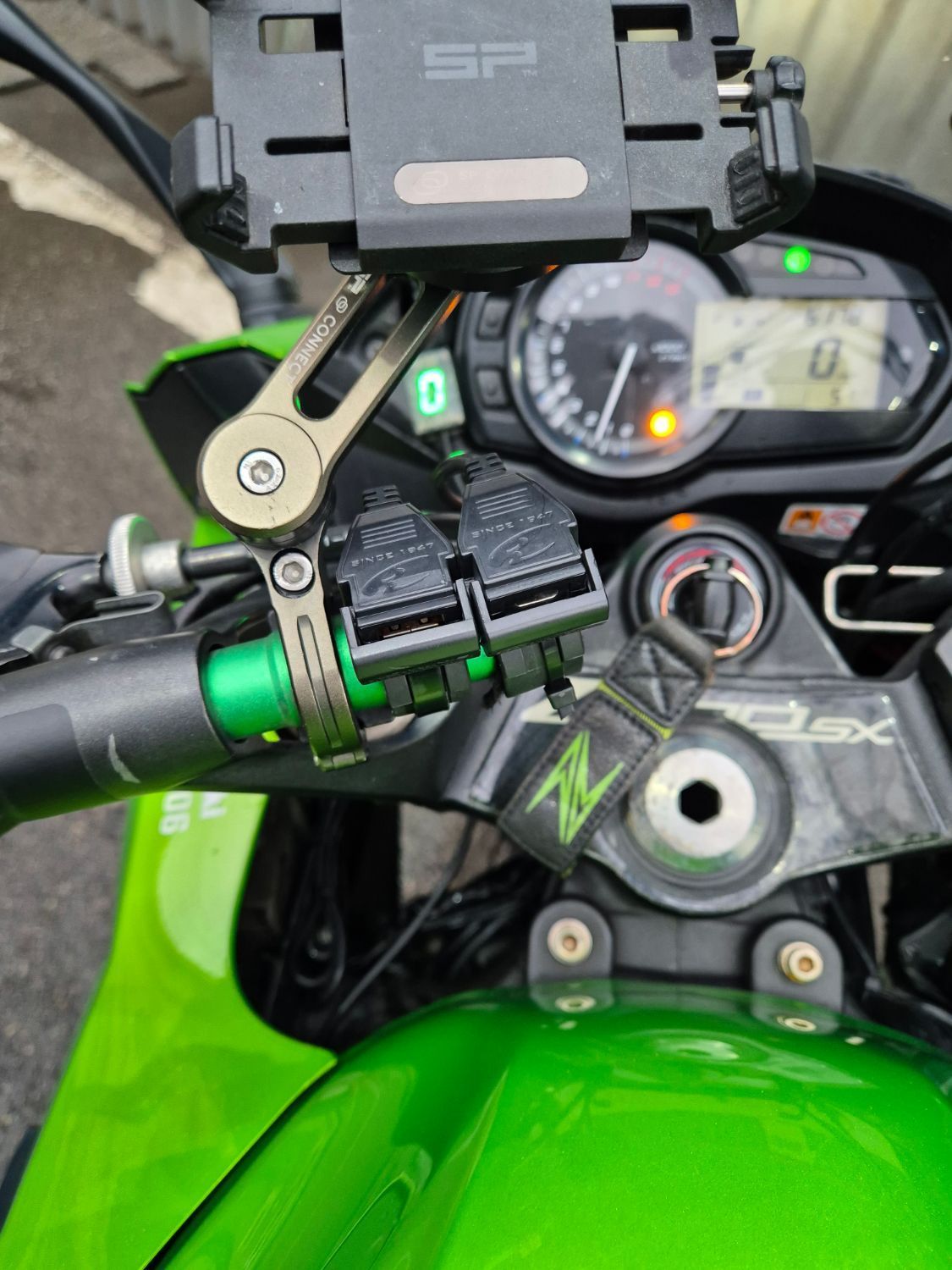 가와사키 Z 1000 SX more