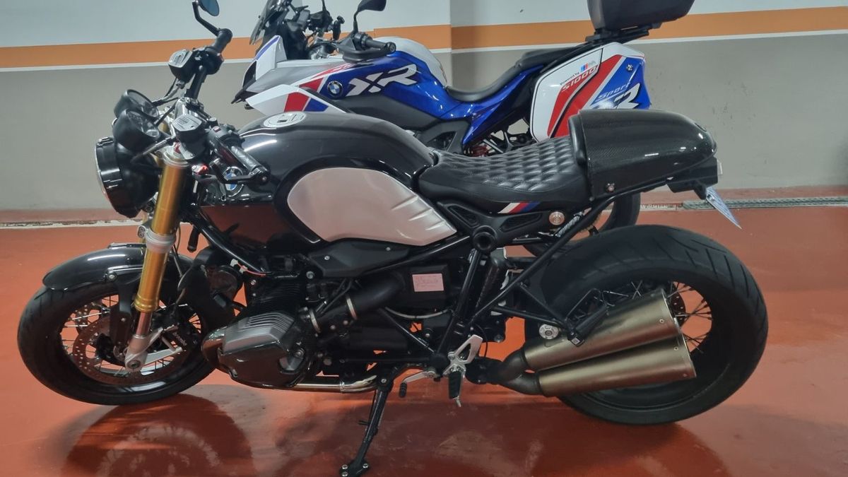 BMW R nine T  6