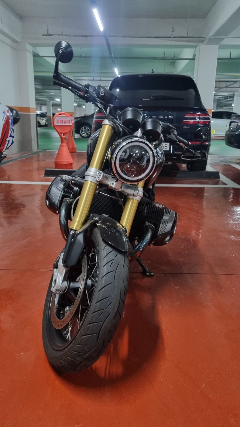 BMW R nine T  7