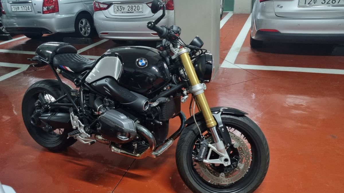 BMW R nine T  5