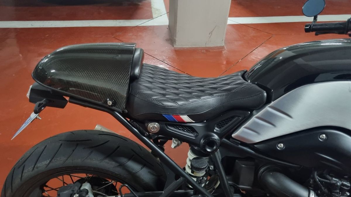 BMW R nine T  4