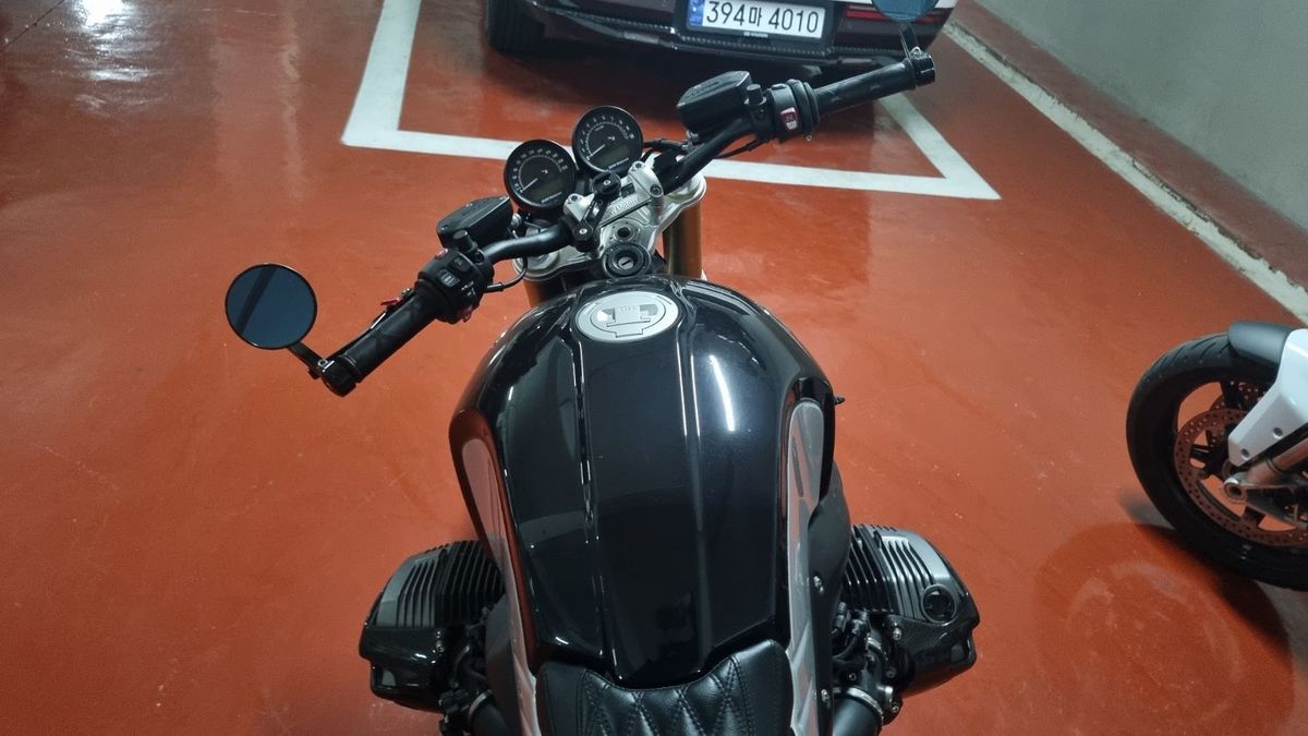 BMW R nine T  main