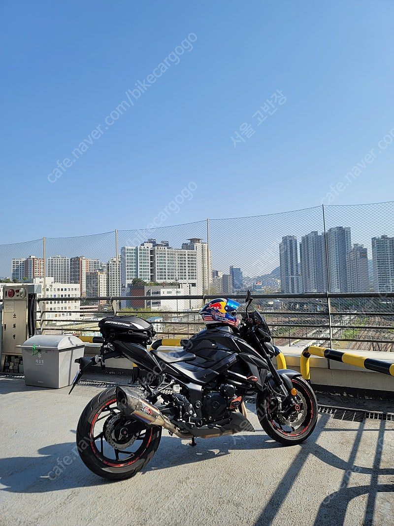 스즈키 GSX S 750 more