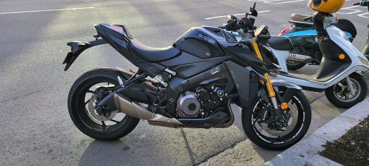 스즈키 GSX S 1000 main