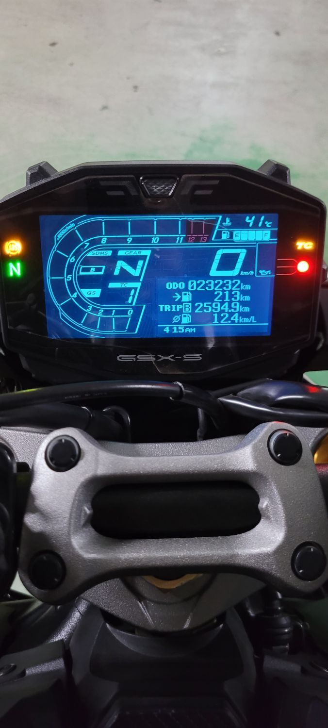 스즈키 GSX S 1000 8
