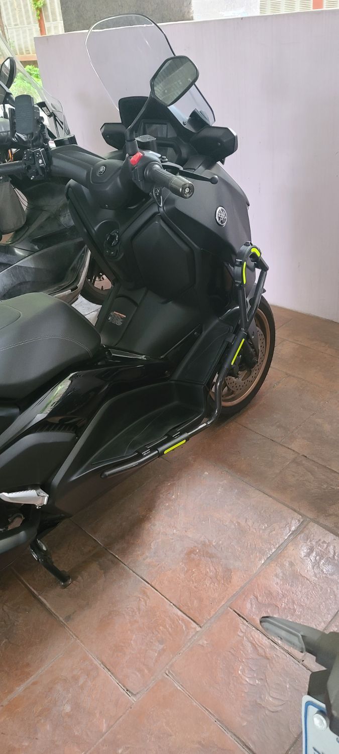 야마하 XMAX 300 ABS 8