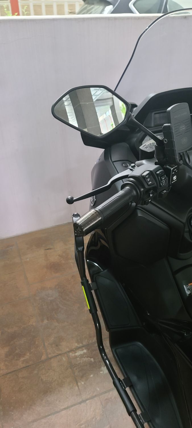 야마하 XMAX 300 ABS 9