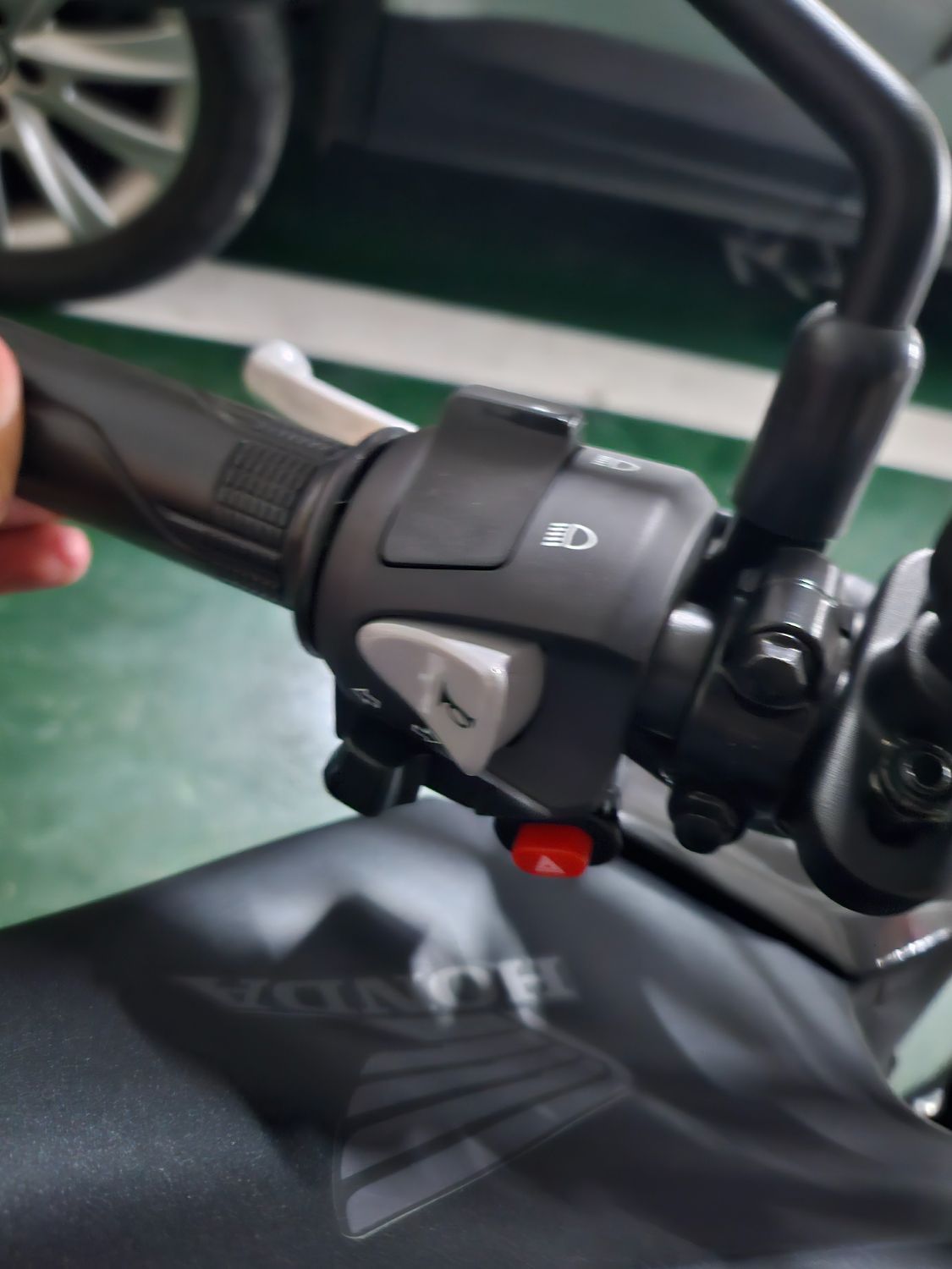 혼다 CB 125 R 7