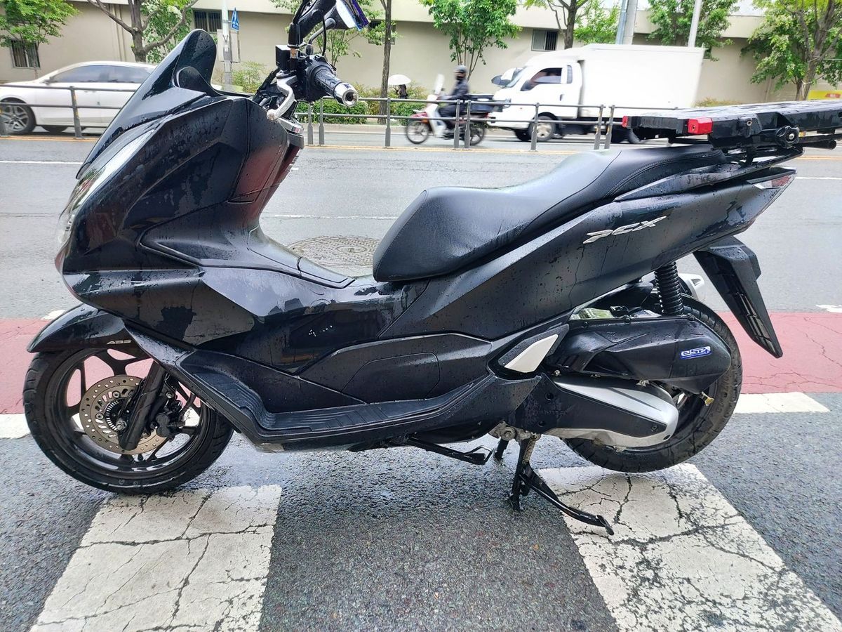 야마하 XMAX 300 ABS main