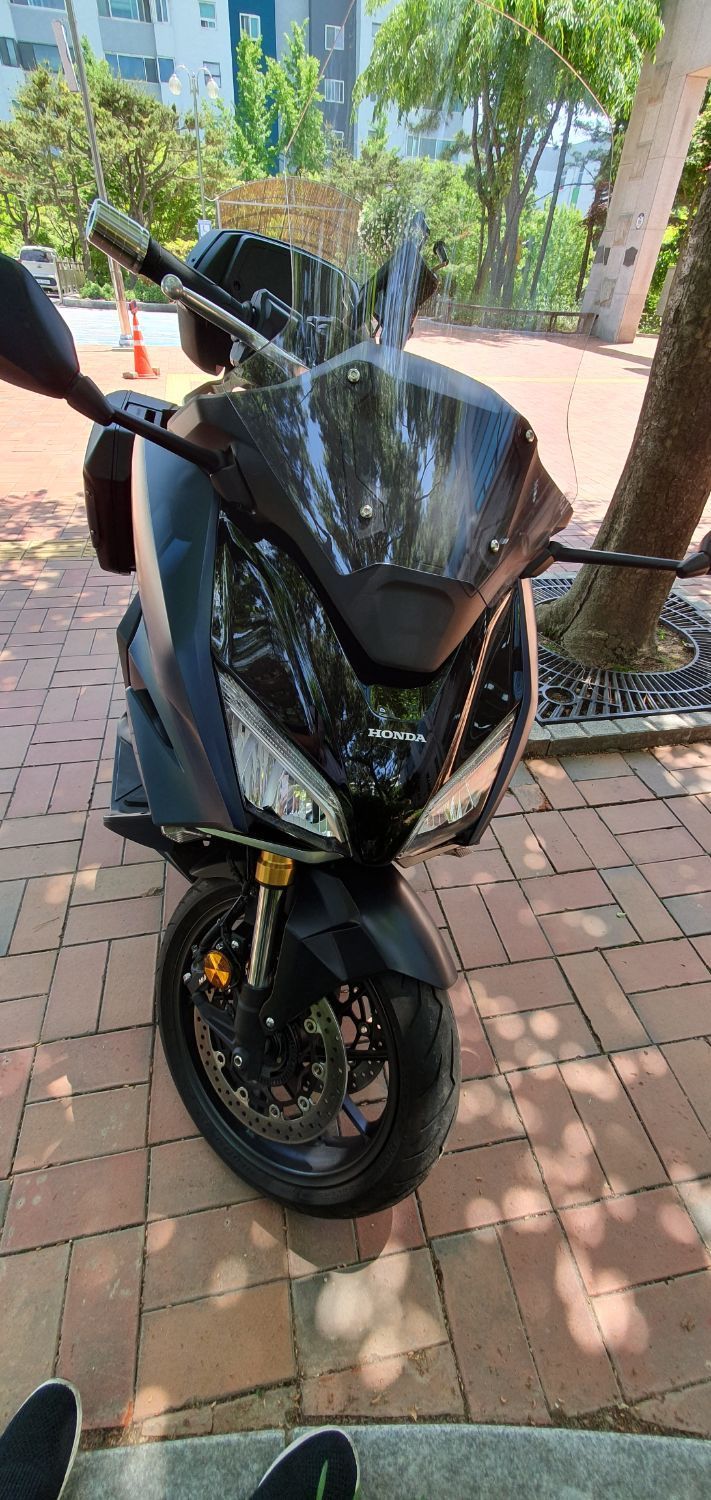 혼다 포르자 750 main
