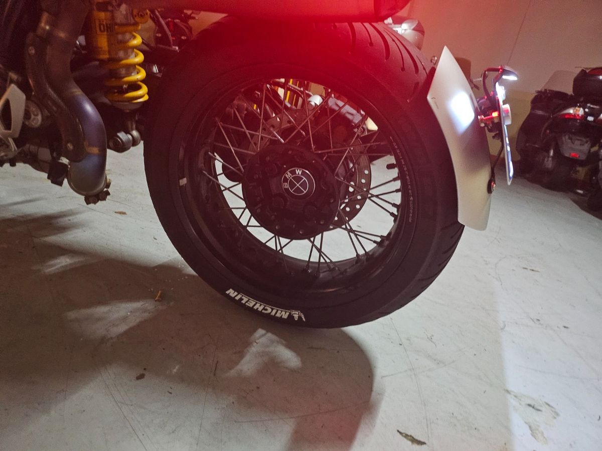 BMW R nine T  4