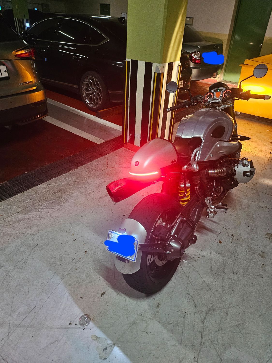 BMW R nine T  5