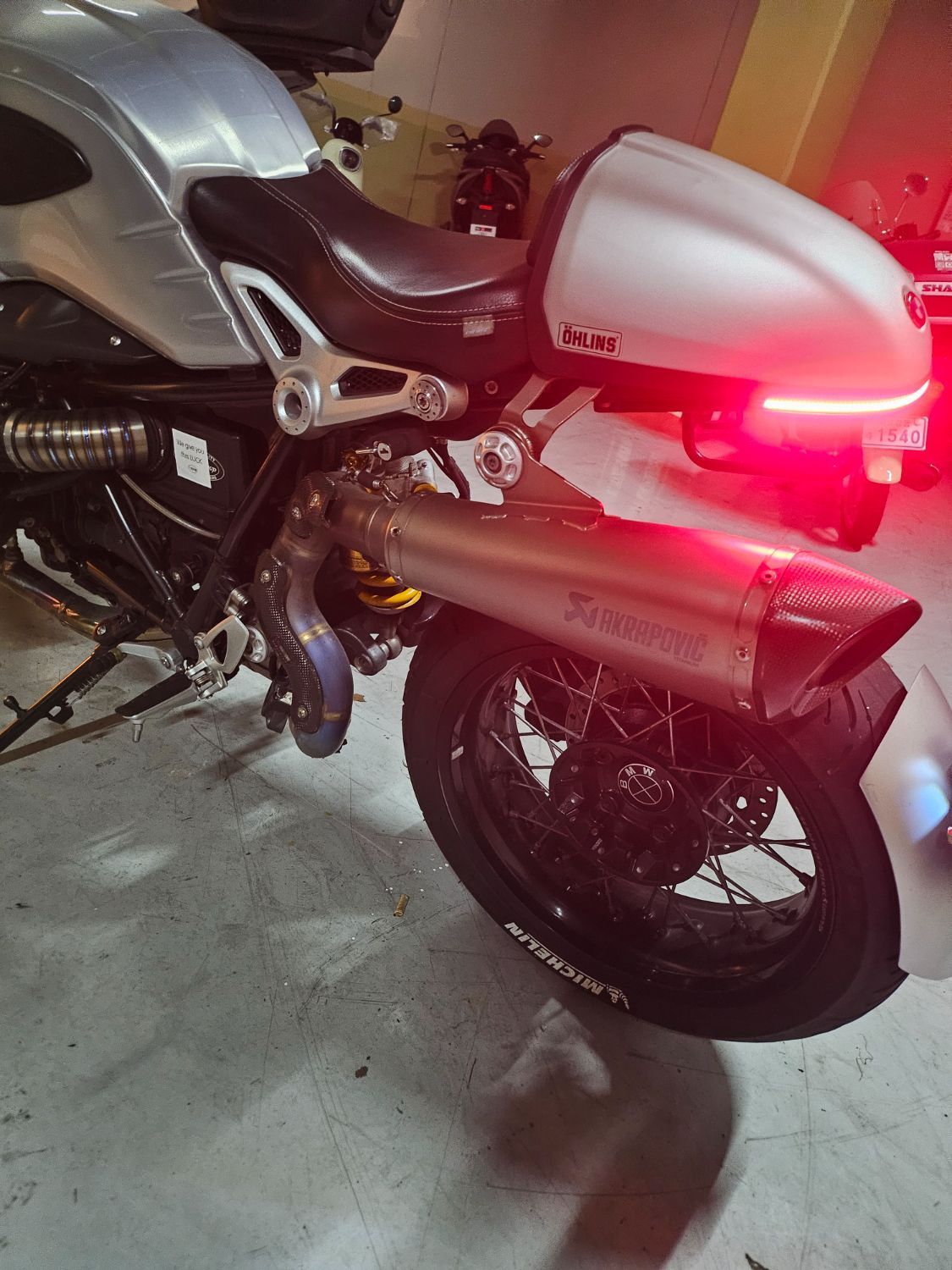 BMW R nine T  6
